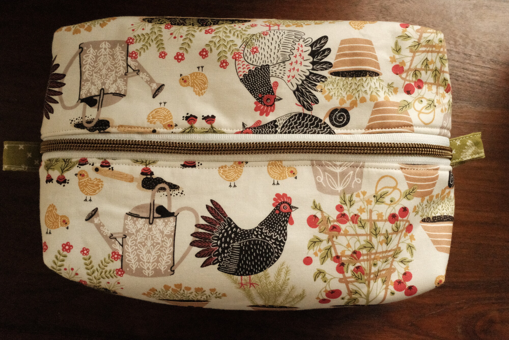 Boxy zip makeup bag in the homestead-hen print